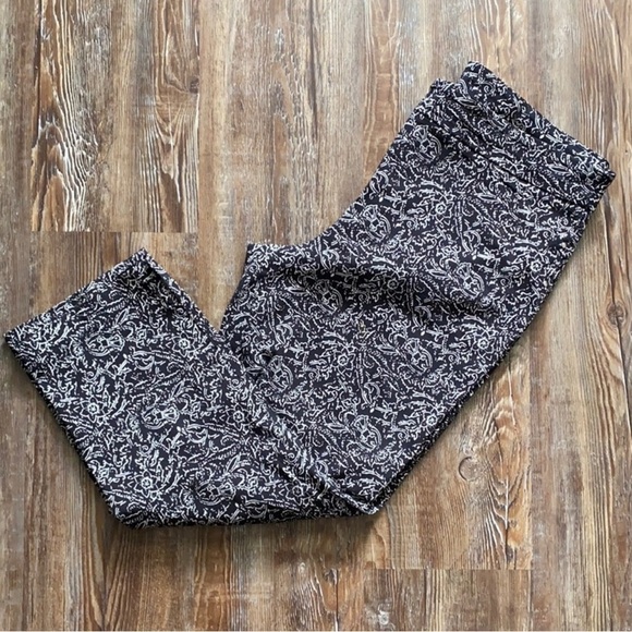 Adrienne Vittadini Floral Black|White Pattern Pixie Pants - Picture 2 of 5